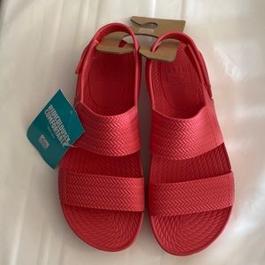Reef Water Vista Sandals Size 8 Paradise Pink